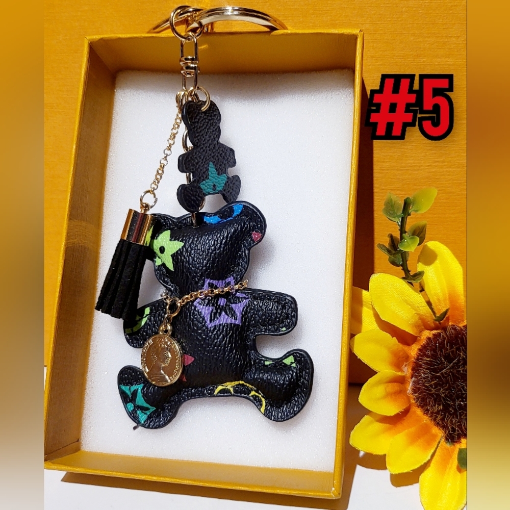 🆕️🌈FASHION🌈 Cute  Bear Keychain Pendant Tassel Bag Charm $35 each with box - Picture 8 of 16